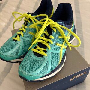 Women's Size 7 Asics Gel Cumulus 16 Running Sneakers